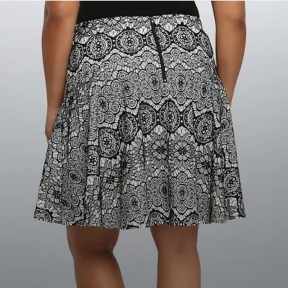 Torrid 0 Skirt - Picture 5 of 5